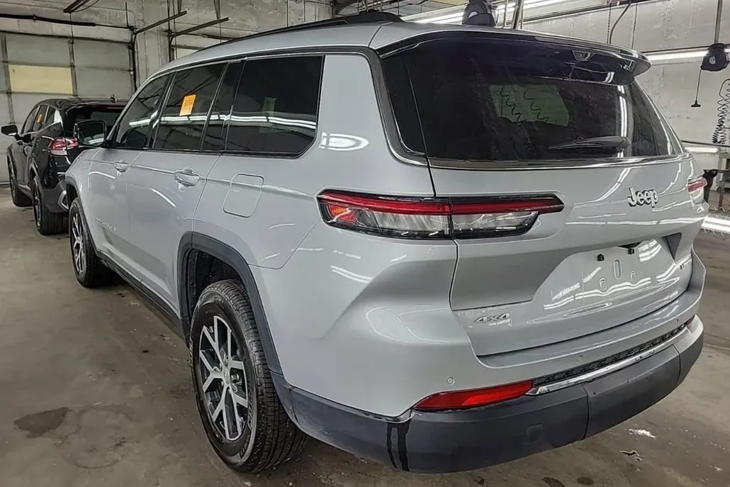 2024 Jeep Grand Cherokee Limited photo 1
