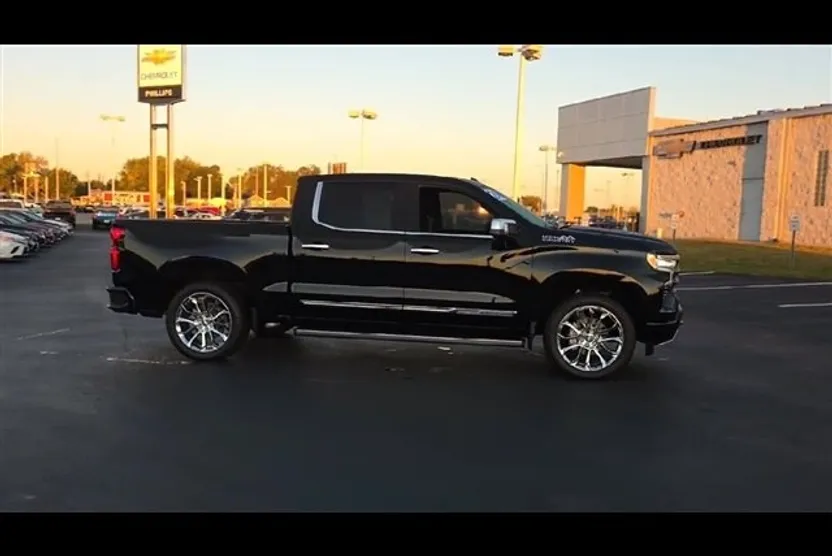 2024 Chevrolet Silverado 1500 High Country photo 1