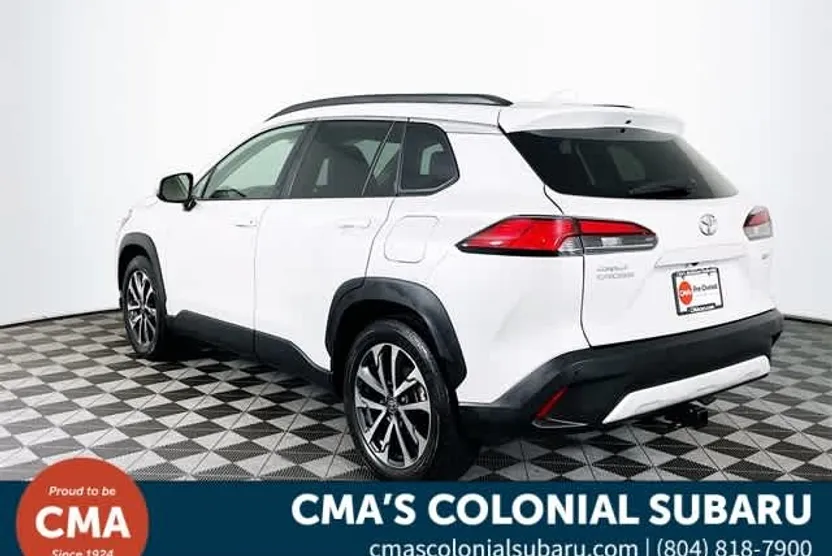 2024 Toyota Corolla Cross XLE photo 1