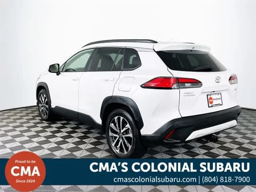 2024 Toyota Corolla Cross XLE photo 1