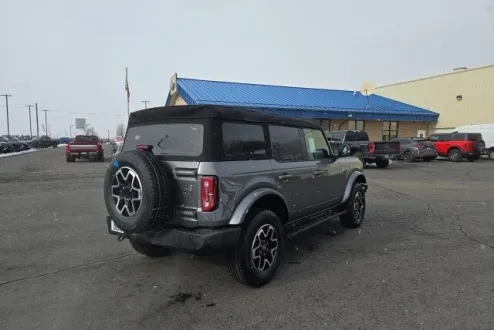 2024 Ford Bronco Outer Banks photo 3