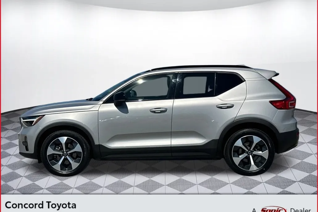 2024 Volvo XC40 Core photo 1