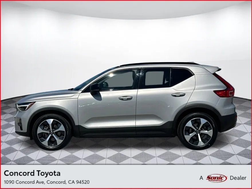 2024 Volvo XC40 Core photo 1