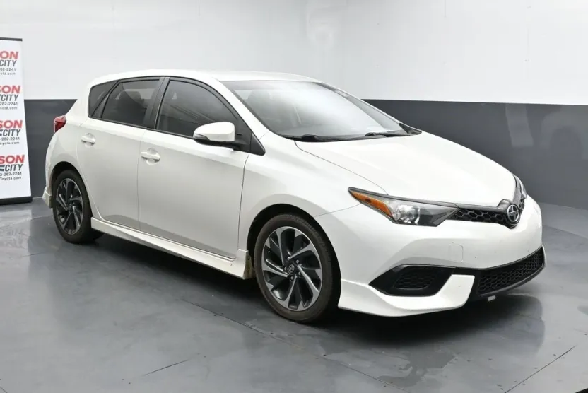 2016 Scion iM Base photo 1