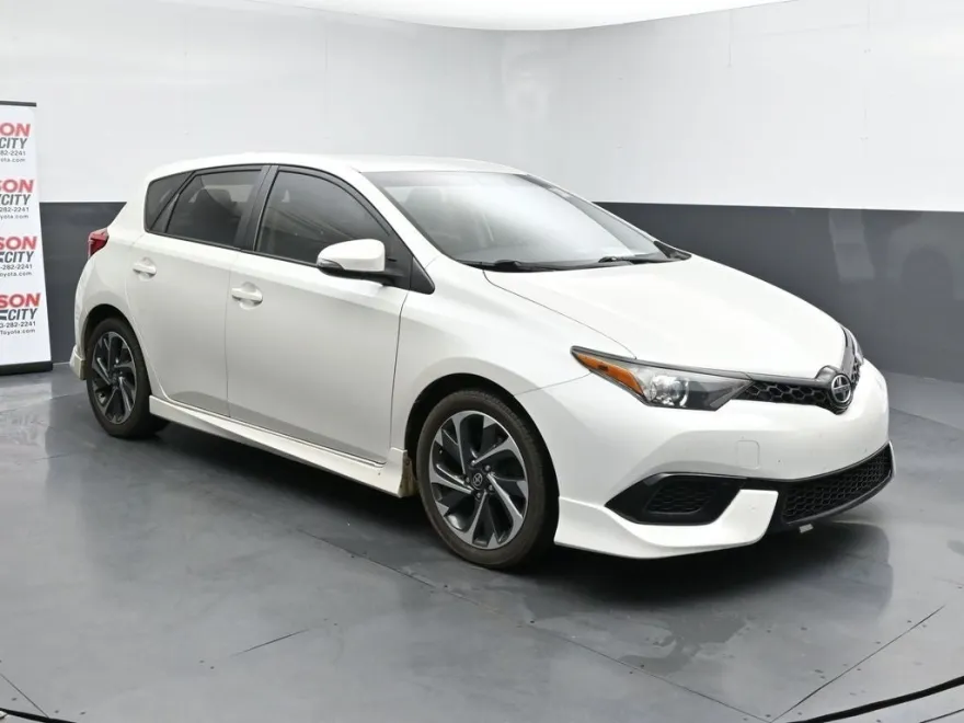 2016 Scion iM Base photo 1