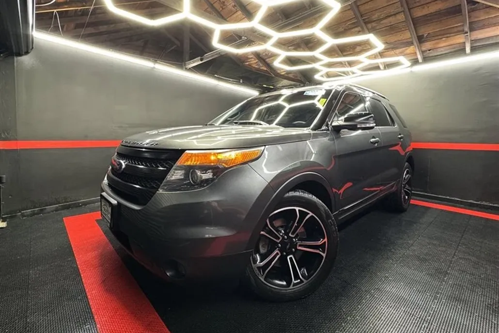 2015 Ford Explorer Sport photo 1