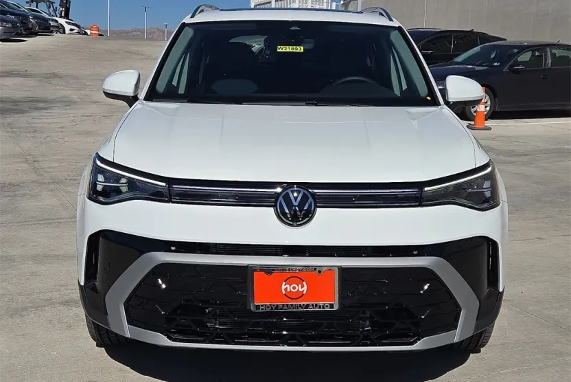 2025 Volkswagen Taos SEL photo 1