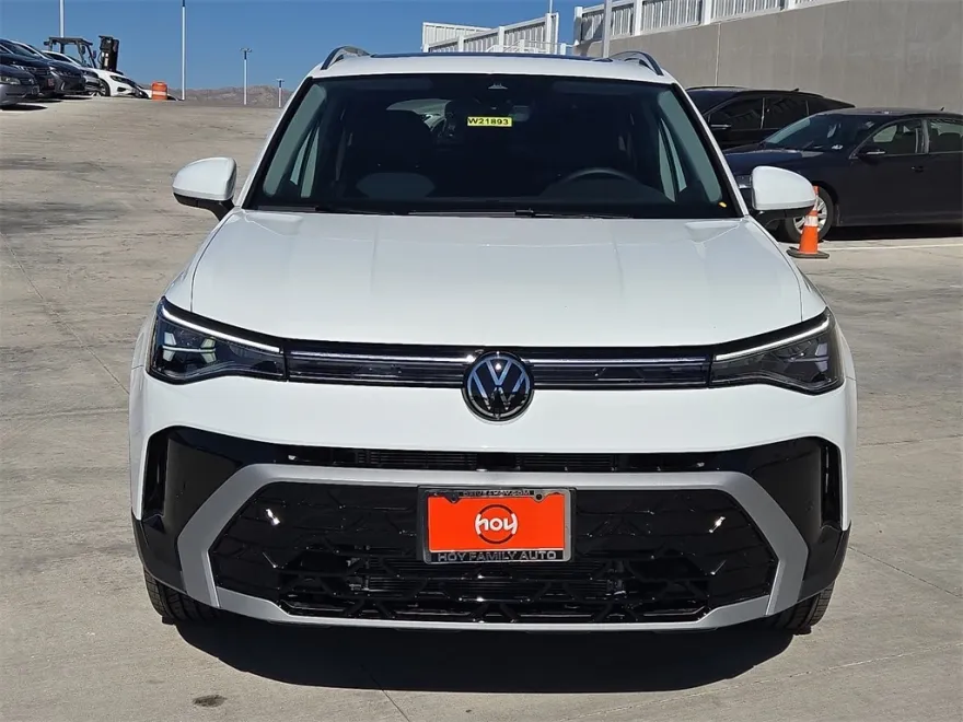 2025 Volkswagen Taos SEL photo 1