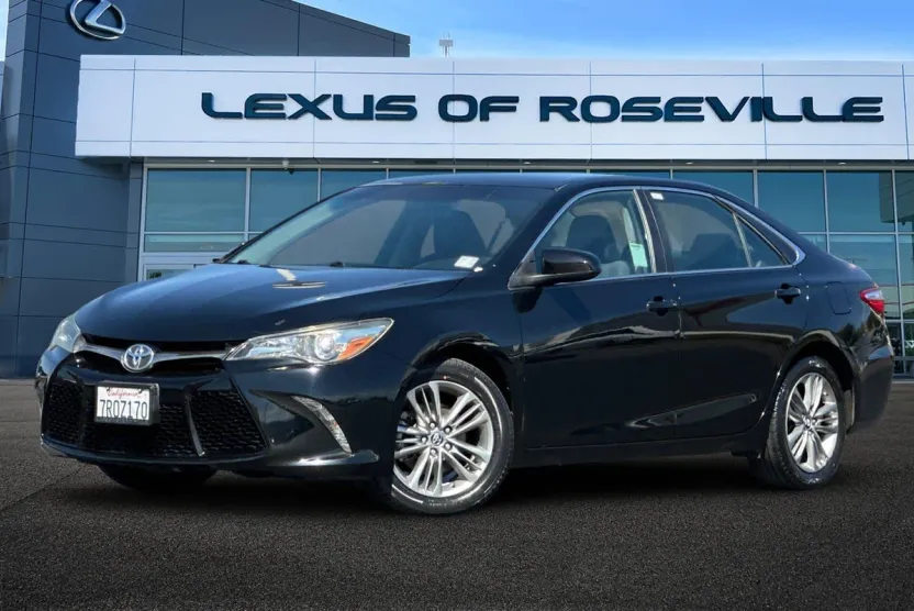 2016 Toyota Camry SE photo 1
