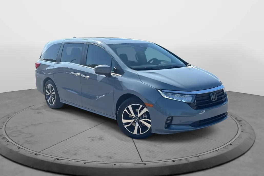 2023 Honda Odyssey Touring photo 1