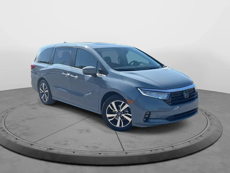 2023 Honda Odyssey Touring photo 1