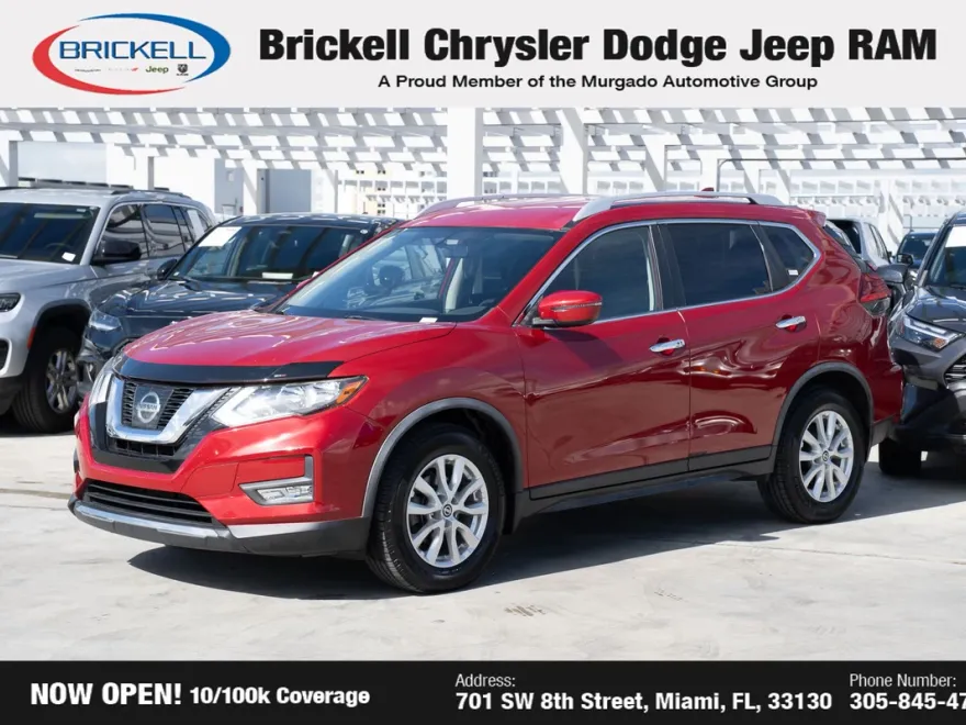 2017 Nissan Rogue SV photo 1