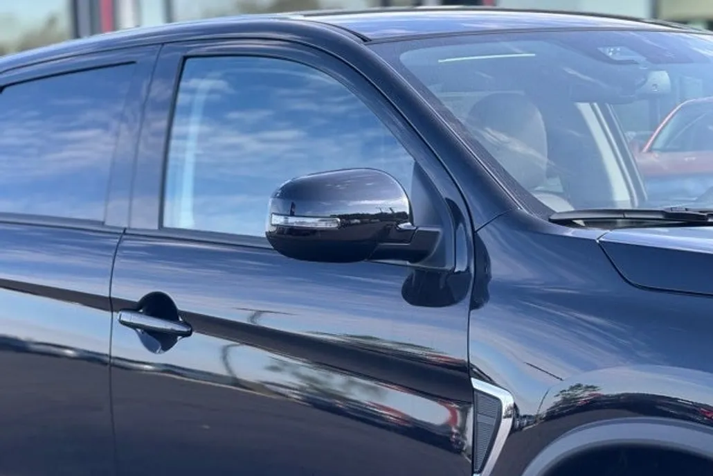 2025 Mitsubishi Outlander Sport ES SE LE photo 1