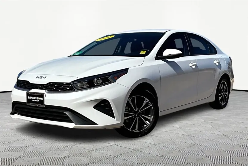 2024 Kia Forte LXS photo 1