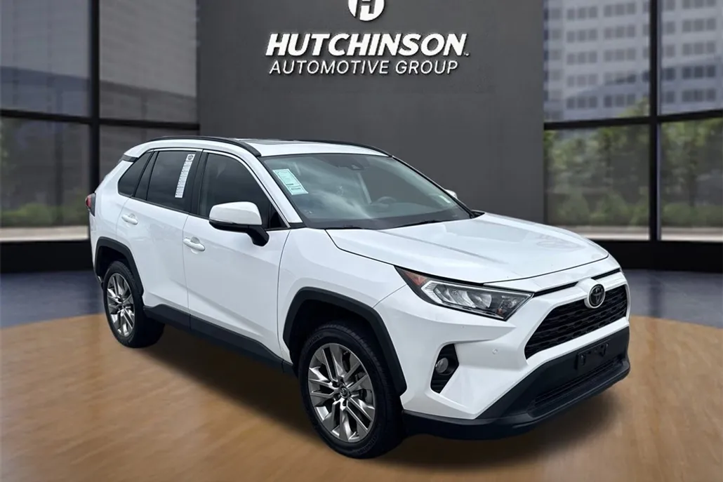 2019 Toyota RAV4 XLE Premium photo 1