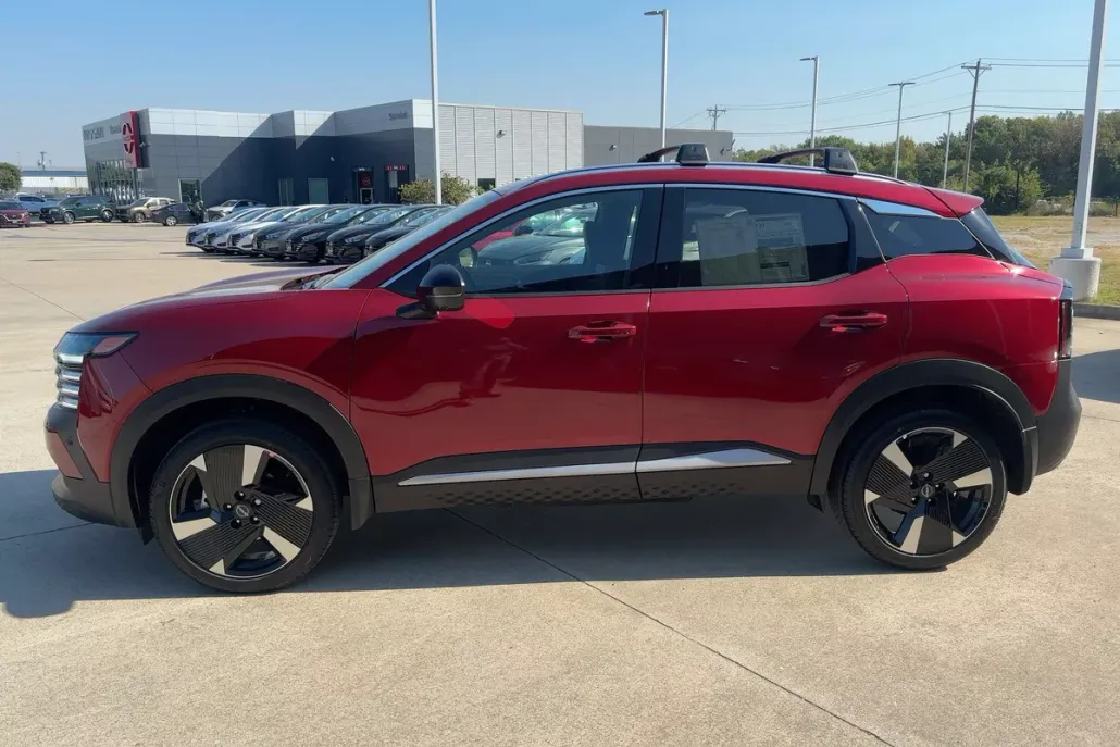 2026 Nissan Kicks SR photo 1