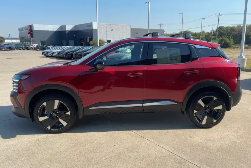 2026 Nissan Kicks SR photo 1