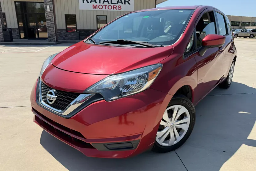 2019 Nissan Versa Note SV photo 1