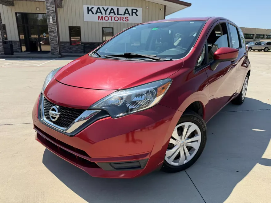 2019 Nissan Versa Note SV photo 1