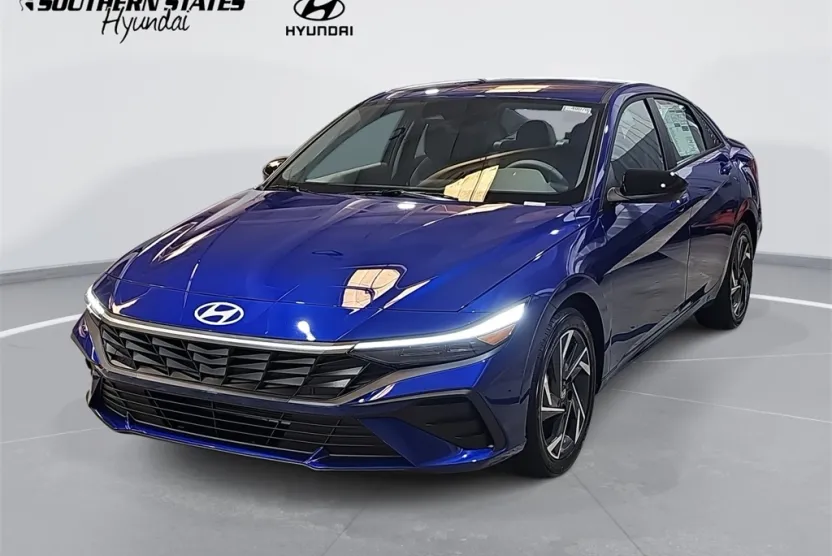 2025 Hyundai Elantra SEL Sport photo 1
