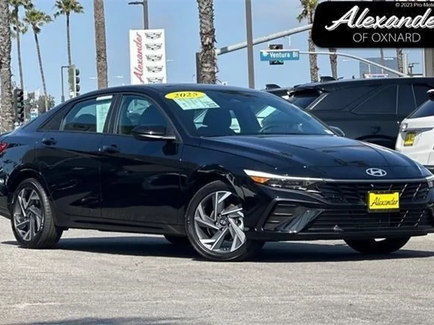 2025 Hyundai Elantra SEL Sport photo 1