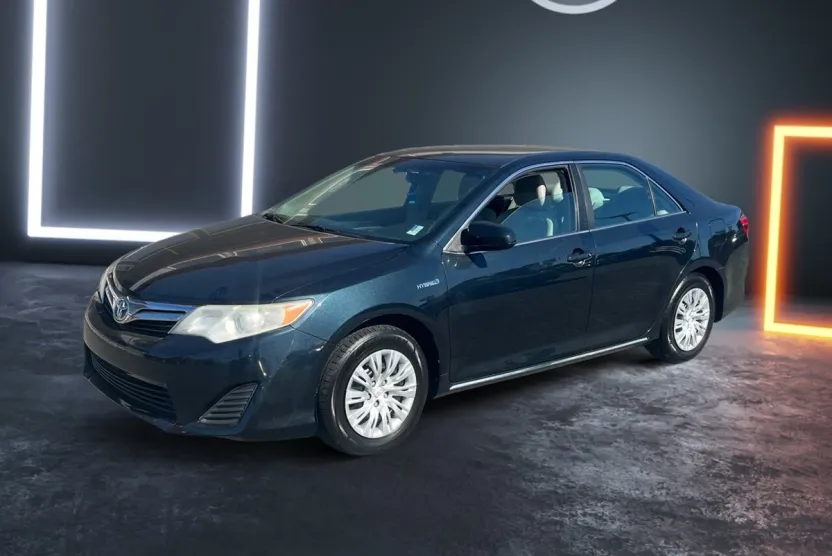 2014 Toyota Camry LE photo 1
