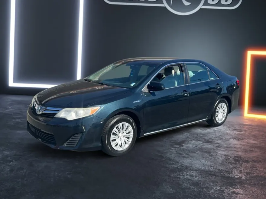2014 Toyota Camry LE photo 1