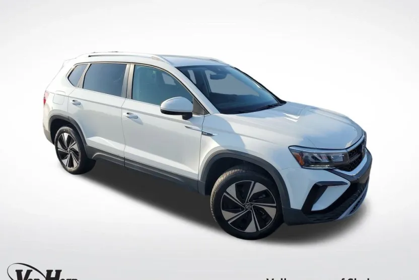 2024 Volkswagen Taos SE photo 1