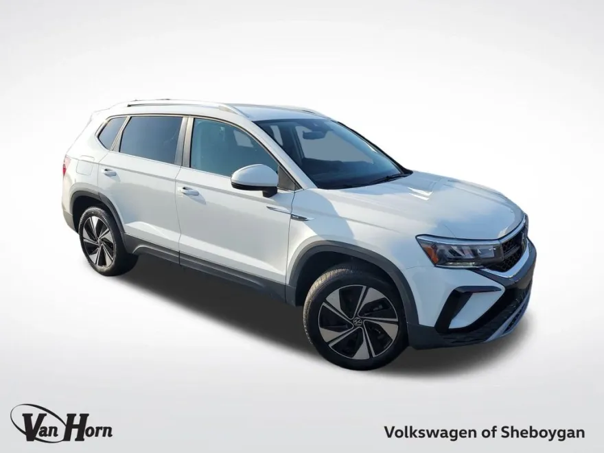 2024 Volkswagen Taos SE photo 1