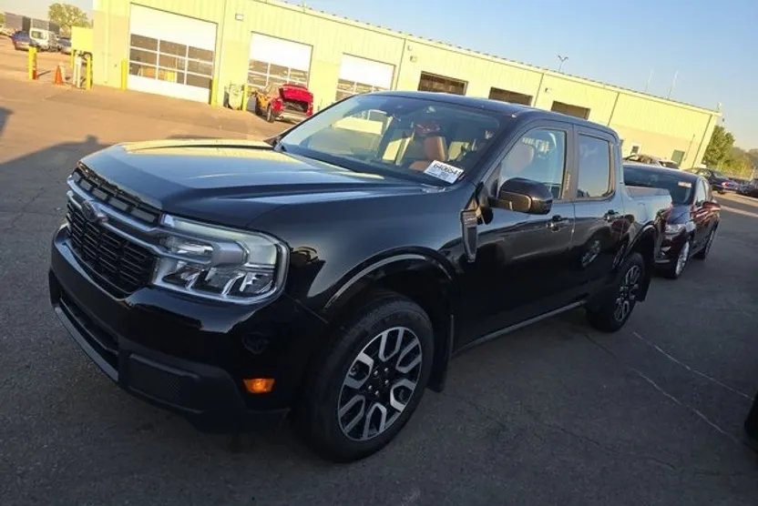 2023 Ford Maverick Lariat photo 1