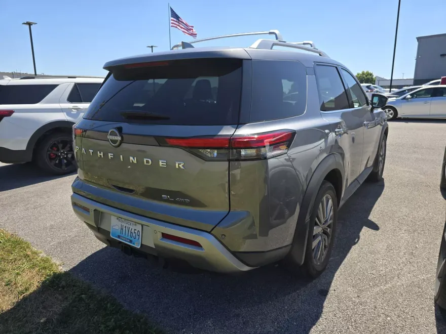 2024 Nissan Pathfinder SL photo 1