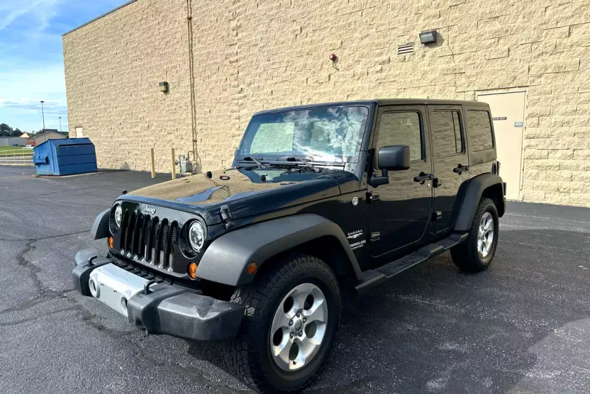 2013 Jeep Wrangler Unlimited Sahara photo 1