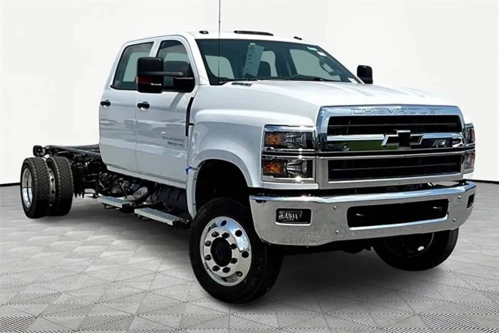 2025 Chevrolet Silverado 6500HD Work Truck photo 1