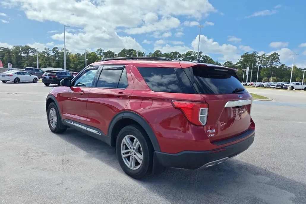 2022 Ford Explorer XLT photo 1