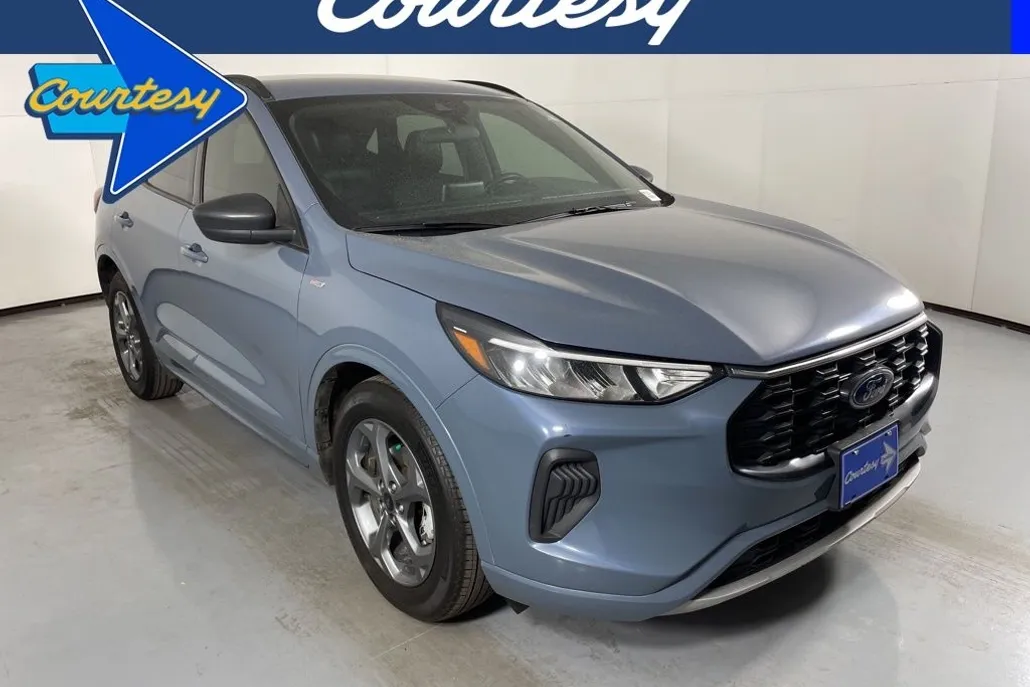 2023 Ford Escape ST-Line photo 1