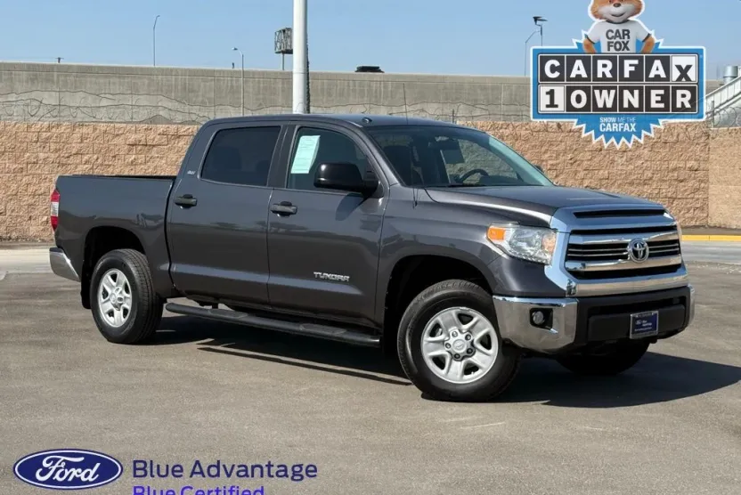 2017 Toyota Tundra SR5 photo 1