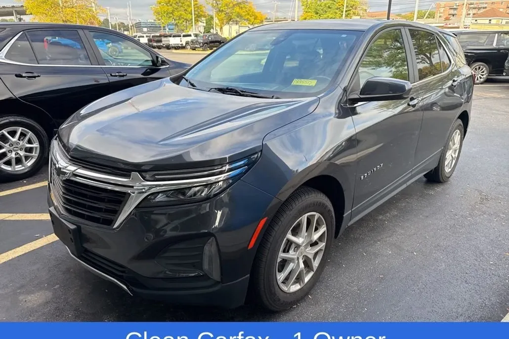 2022 Chevrolet Equinox LT photo 1