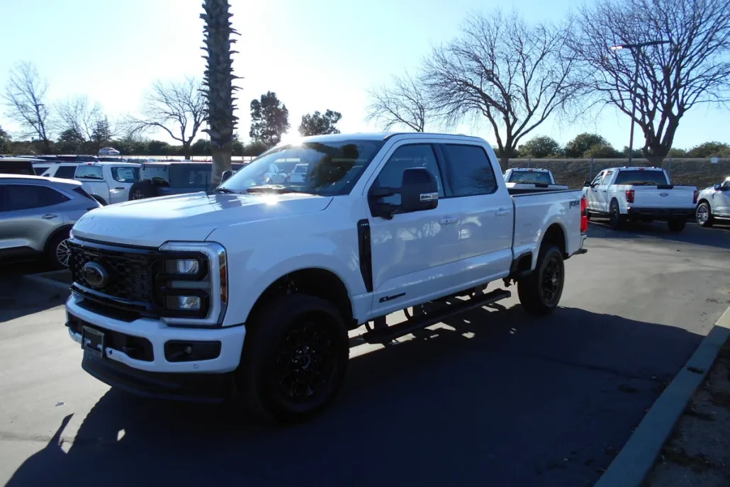 2025 Ford F-350 Lariat photo 1
