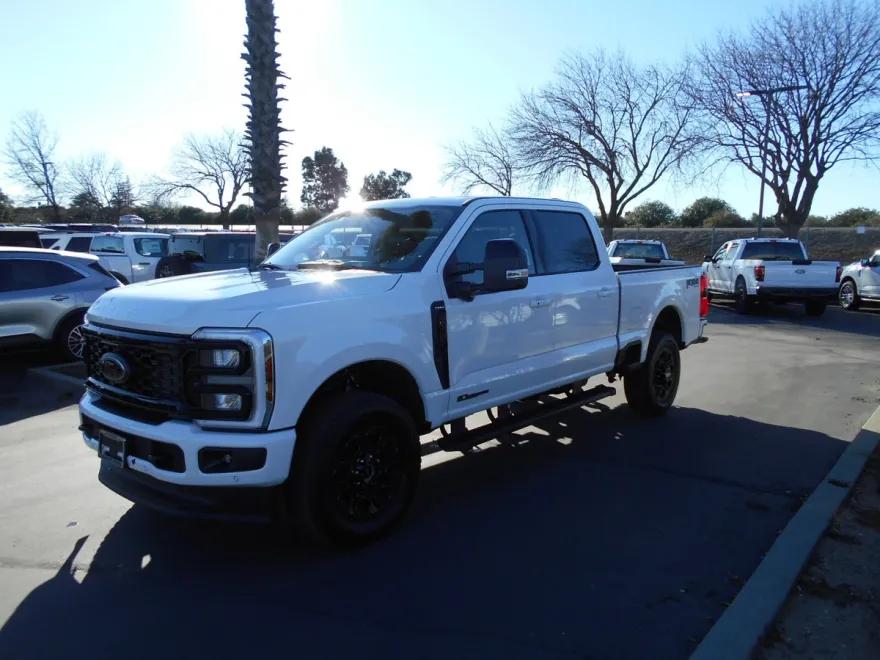 2025 Ford F-350 Lariat photo 1
