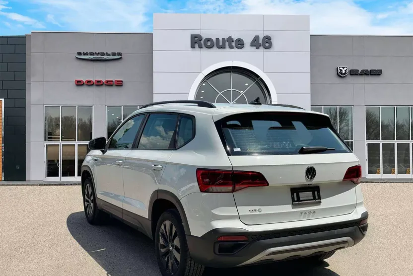 2022 Volkswagen Taos S photo 1
