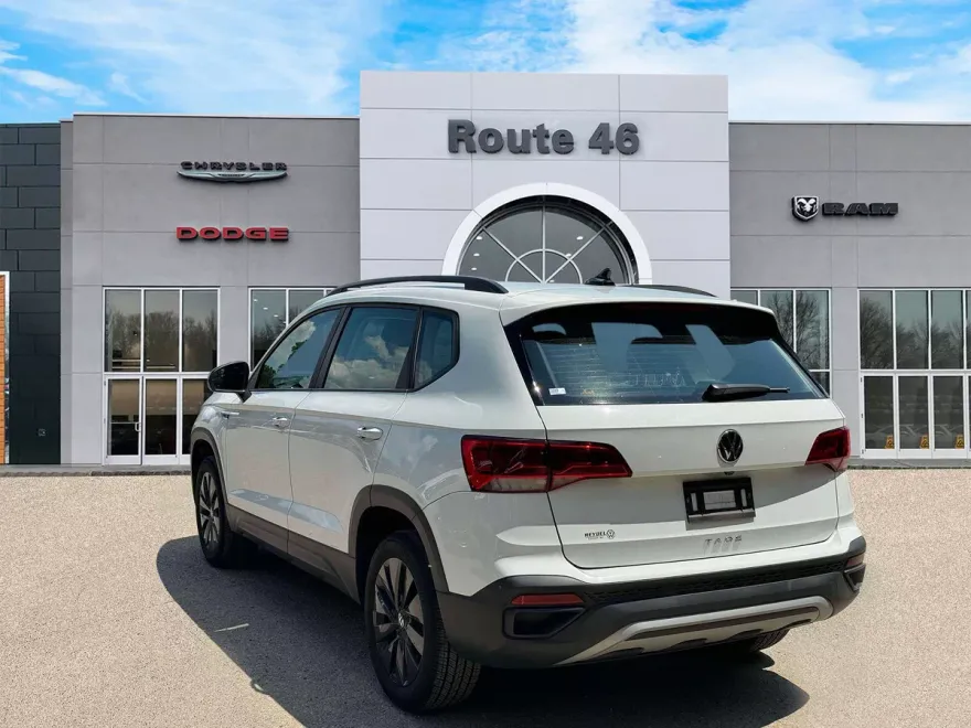 2022 Volkswagen Taos S photo 1