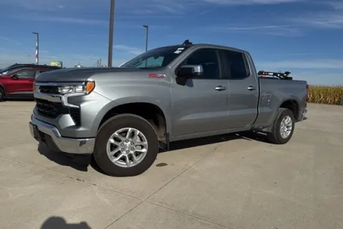 2025 Chevrolet Silverado 1500 LT photo 2