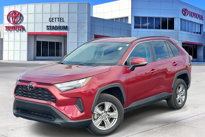 2023 Toyota RAV4 XLE photo 1