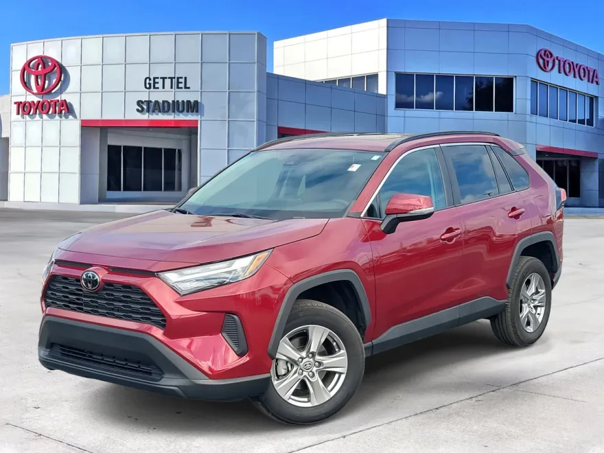 2023 Toyota RAV4 XLE photo 1