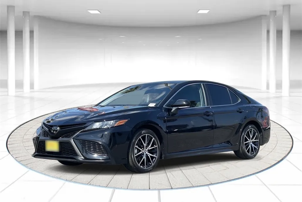 2023 Toyota Camry SE photo 1