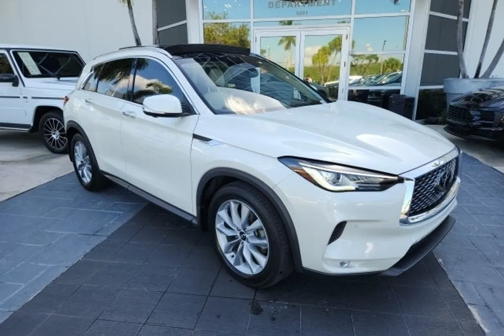 2022 Infiniti QX50 Essential photo 1