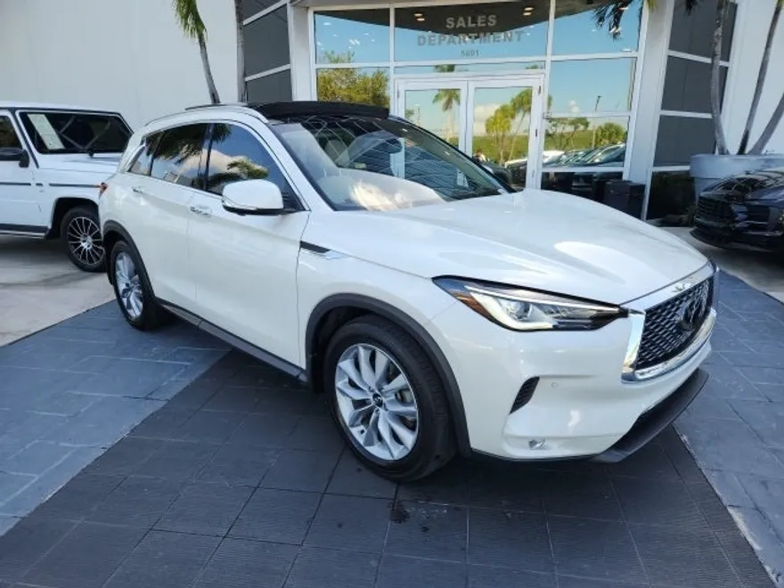 2022 Infiniti QX50 Essential photo 1