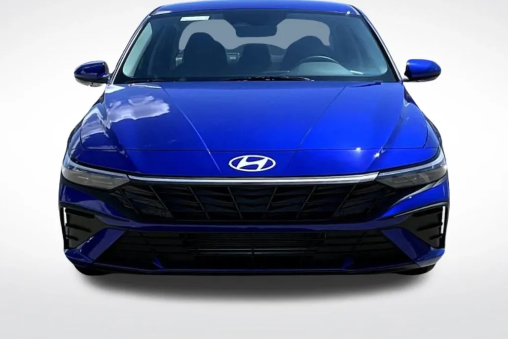 2025 Hyundai Elantra SE photo 1