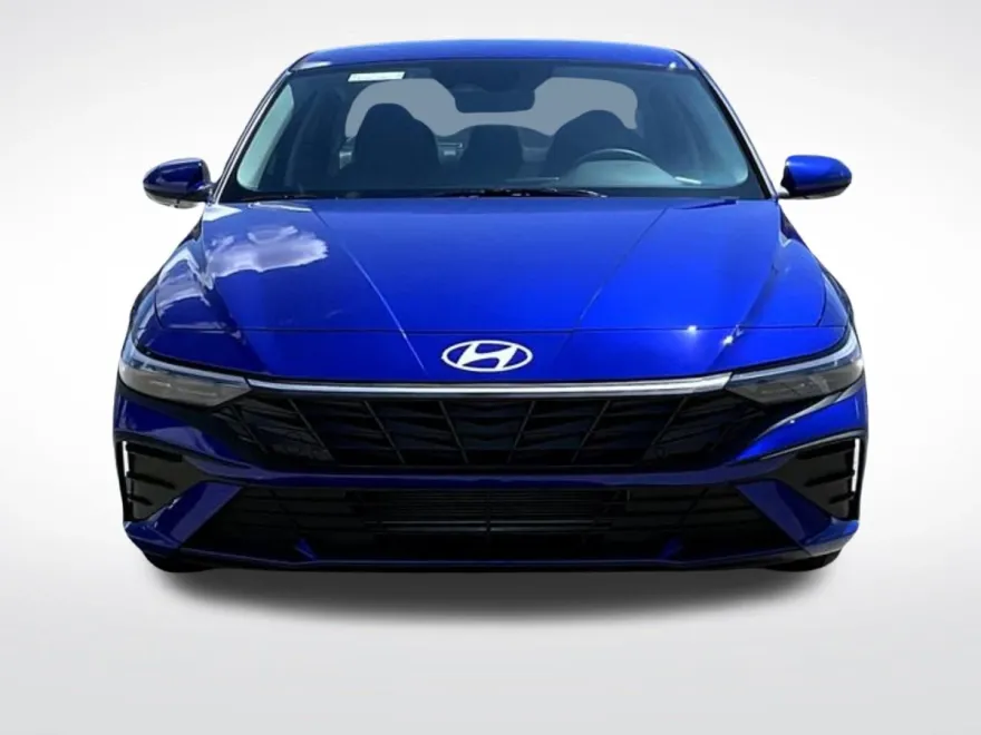 2025 Hyundai Elantra SE photo 1