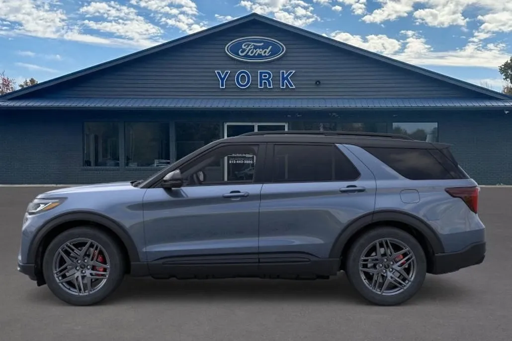 2025 Ford Explorer ST photo 1